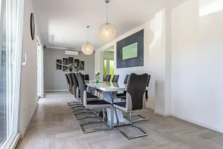 Moderne Villa 400m2 in einer malerischen Bucht in Dalmatien, Kroatien