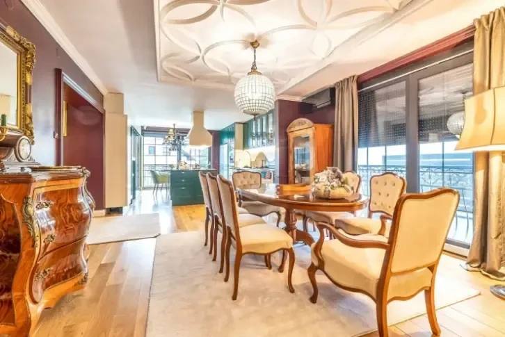 Villa con amplio salón y terraza en Zagreb - 1,600,000 €