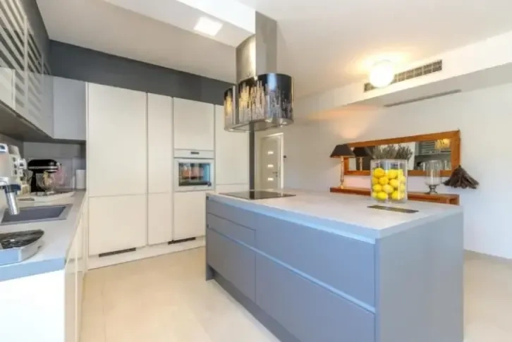 Villa with sea view in Kanfanar, Istria