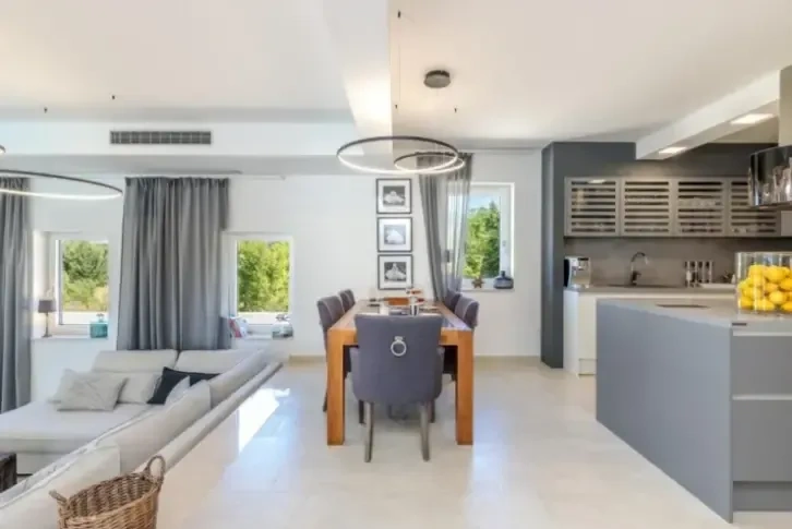 Villa with sea view in Kanfanar, Istria