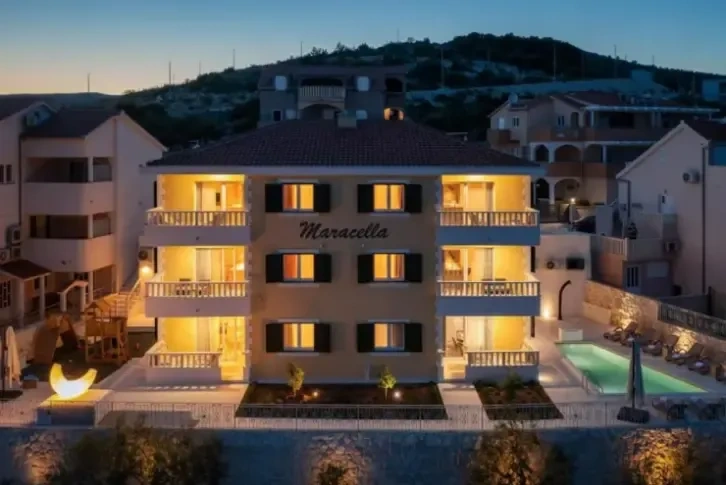 ویلا نزدیک دریا در مارینا، کرواسی