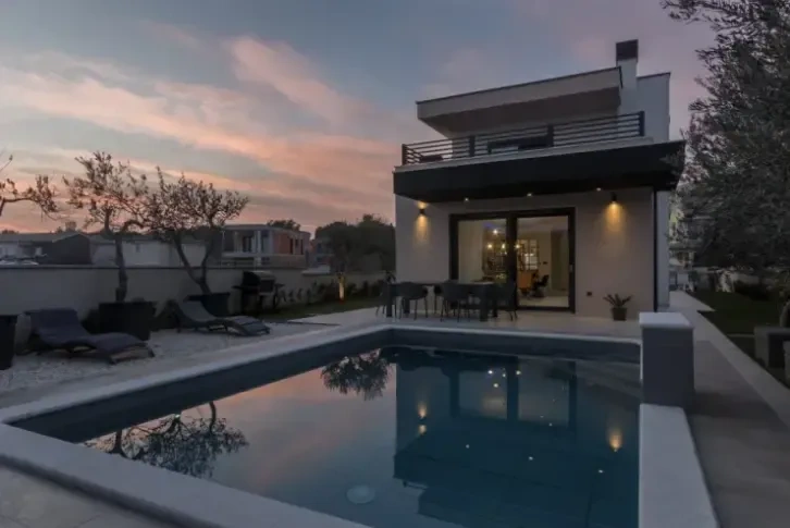 Deniz kenarındaki villa, Premantura