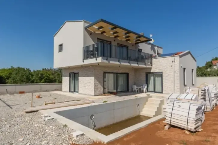 Вилла с бассейном в тихом районе Пореча, Хорватия