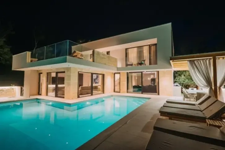 New villa 490 m2 in a quiet area of Privlaka, Northern Dalmatia