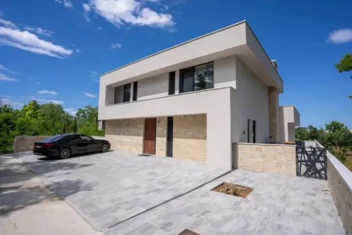New villa 490 m2 in a quiet area of Privlaka, Northern Dalmatia