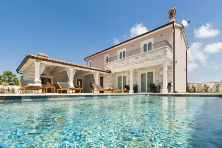 Villa dans un quartier calme pour 780 000 € en Croatie ✅ VelesClub Int.