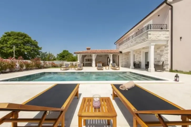 Villa dans un quartier calme pour 780 000 € en Croatie ✅ VelesClub Int.