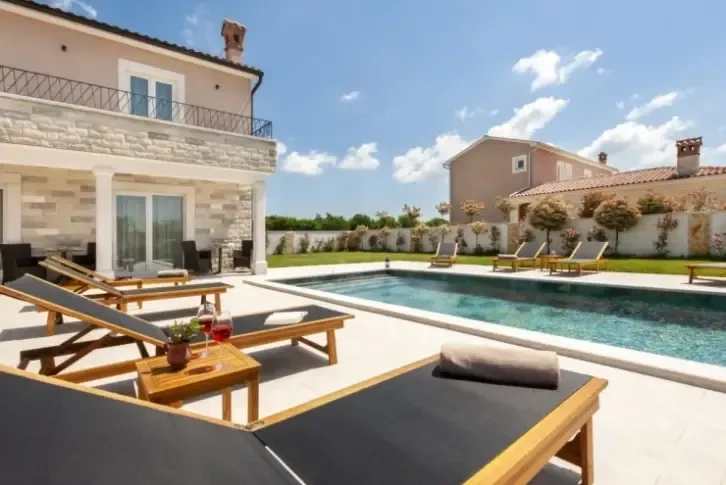 Villa dans un quartier calme pour 780 000 € en Croatie ✅ VelesClub Int.