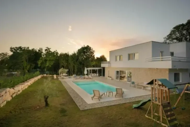 Villa in a quiet area in the city of Zhmin, Istria