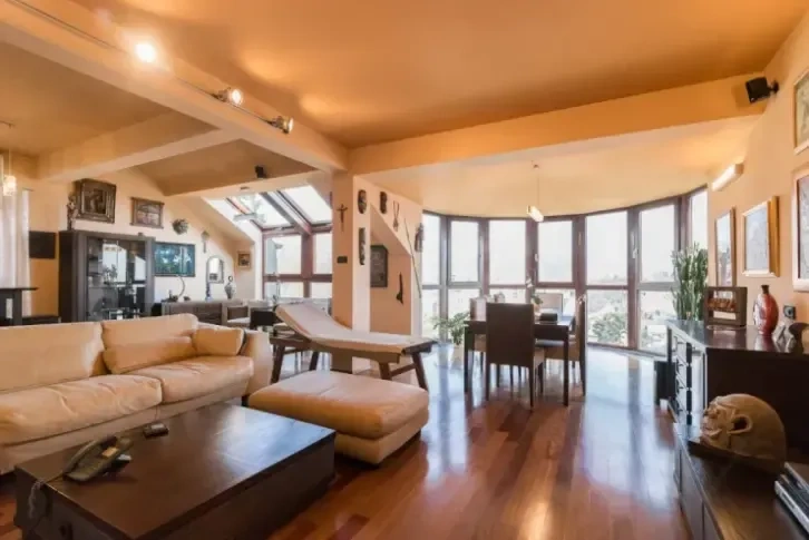 Villa en un tranquilo barrio residencial cerca del centro de Zagreb - 2,200,000 €