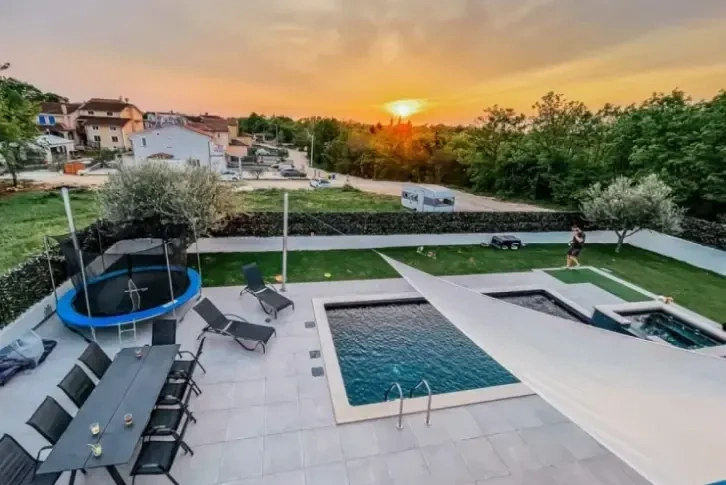 Villa com piscina em uma área tranquila em Porec, Istria