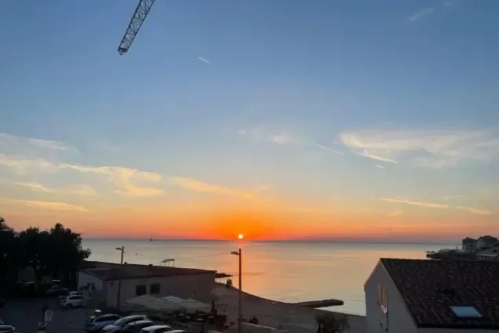 Wohnung in einem modernen Haus mit Blick auf das Meer und die Stadt - 975.000 €