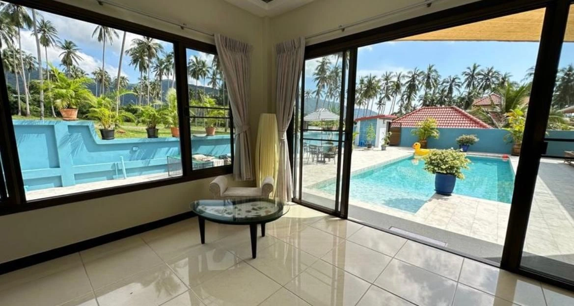 ویلا ۲+۱ جادار با استخر و باغ