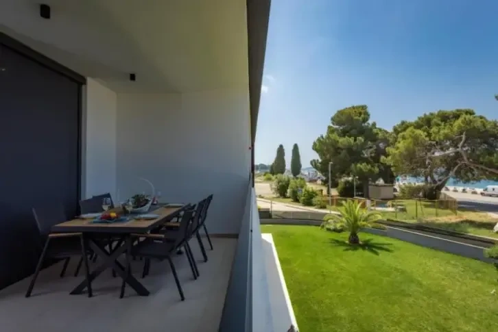 Luxury apartment 80 m from the sea 120 sq.m in Istra, Croatia