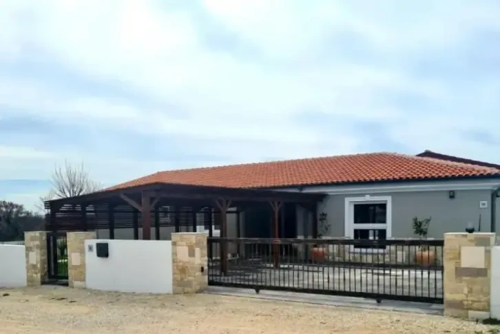 Villa in the medieval town of Svetvincenate, Istria