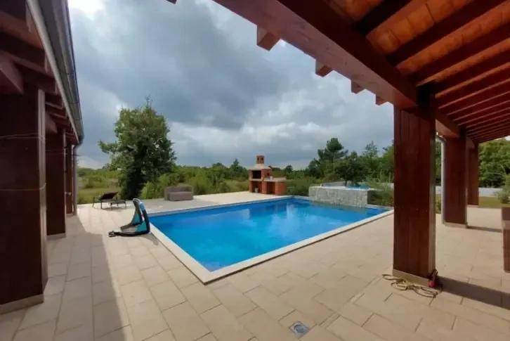 Villa in the medieval town of Svetvincenate, Istria