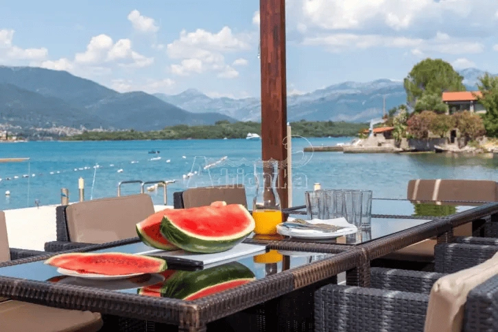 Luxury villa 4+1 in Lustica