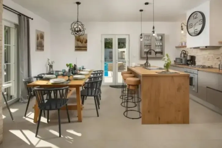 Вилла с большим садом в Дрвенике, Хорватия