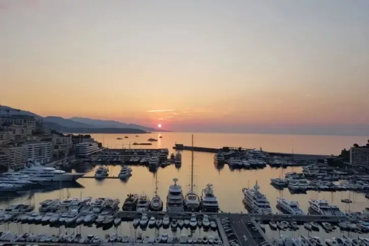 Penthouse in Monaco on the 1st line of the sea!, Monaco