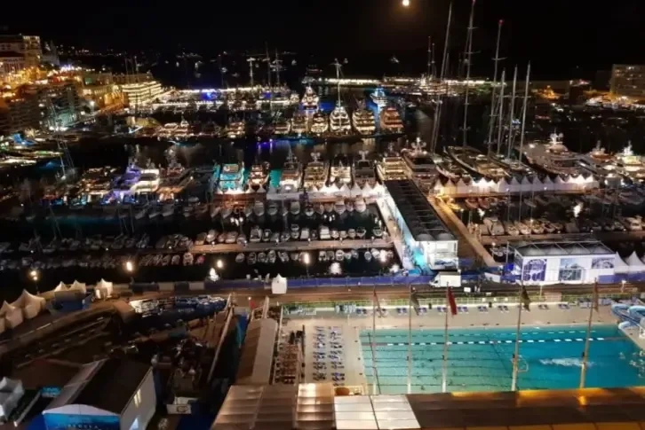 Penthouse in Monaco on the 1st line of the sea!, Monaco