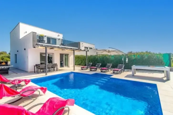 Villa with pool near Svetvinchent, Istria