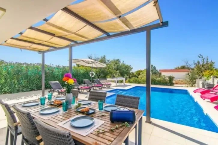 Villa with pool near Svetvinchent, Istria