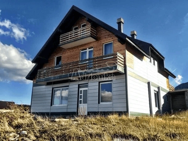 Casa de quatro quartos perto das pistas de esqui em Kolasin, Montenegro