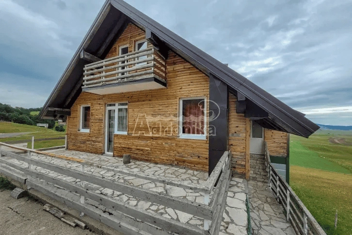 Casa de quatro quartos perto das pistas de esqui em Kolasin, Montenegro