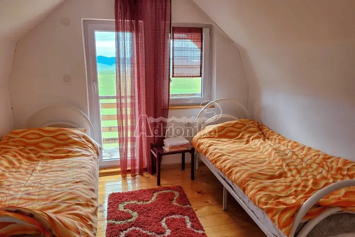 Casa de quatro quartos perto das pistas de esqui em Kolasin, Montenegro