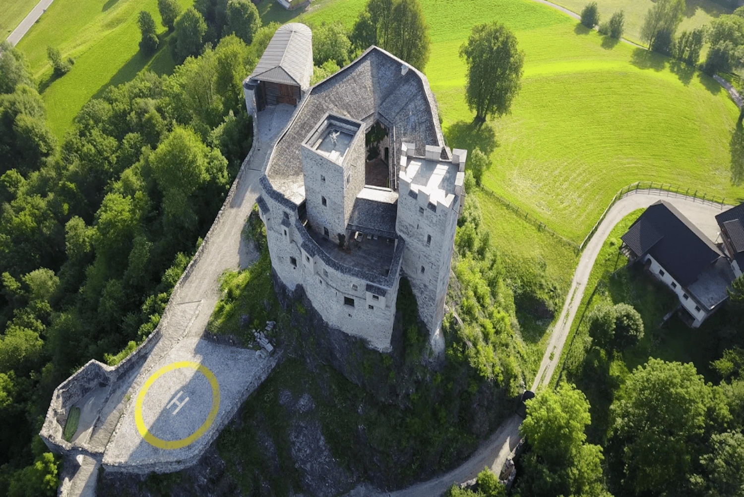 Castillo medieval único en Brunico