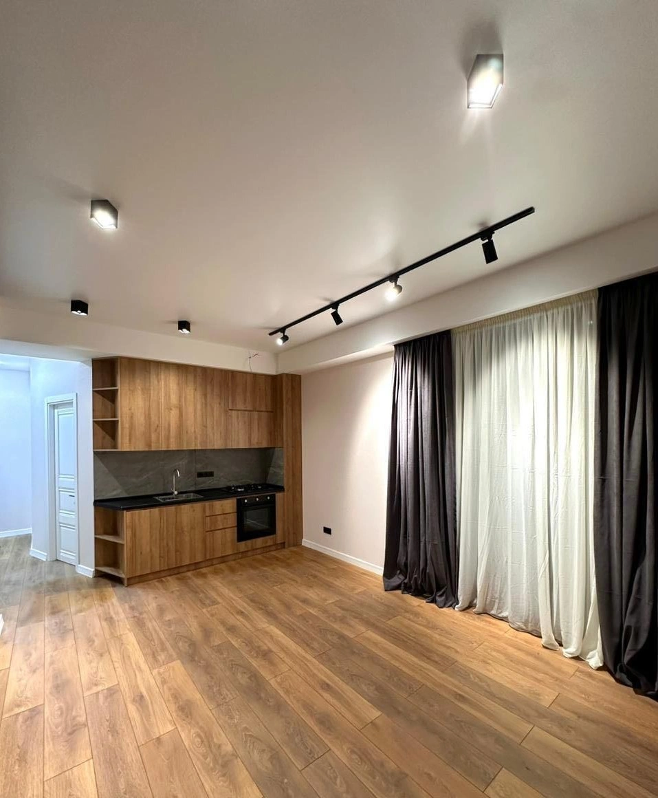 72 m2 का विस्तृत नवीनीकृत अपार्टमेंट