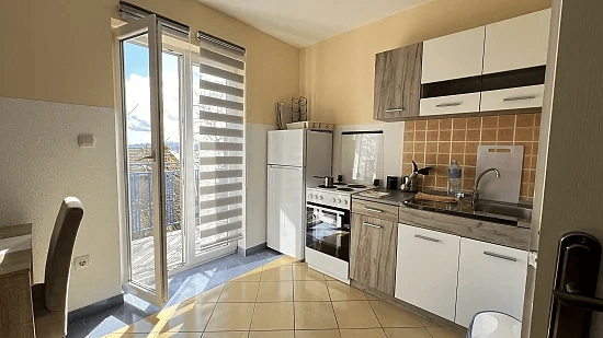 Accogliente appartamento 1+1 a Biela, baia di Boka Kotorska