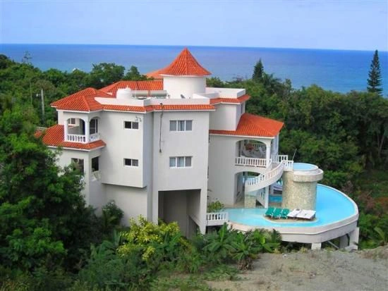 Oceanfront villa 5+1 in the suburbs of Puerto Plata, Dominican Republic