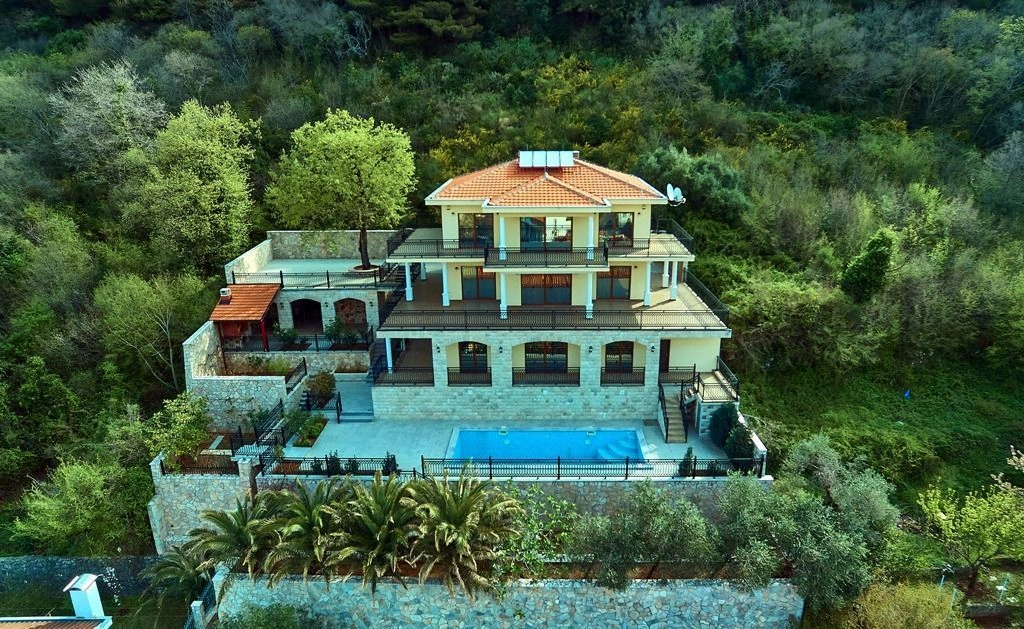 Elite mansion 663m2 in Budva