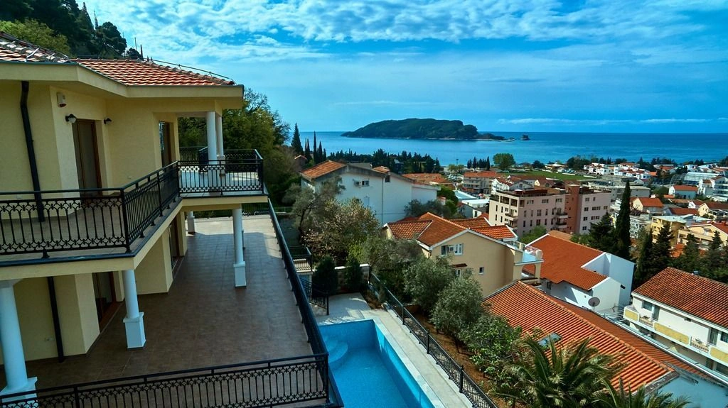 Elite mansion 663m2 in Budva