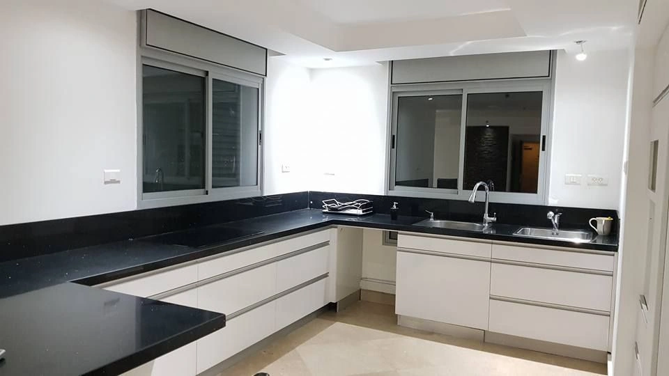 بنتهاوس مع تراس على الخط الأول من البحر في نتانيا، إسرائيل