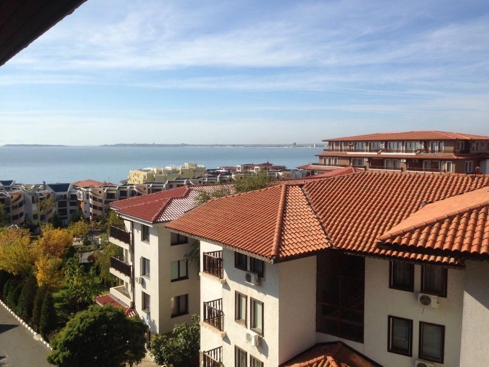 Sveti Vlas merkezinde, plaja ve yat kulübüne yakın daire - 60,000 €