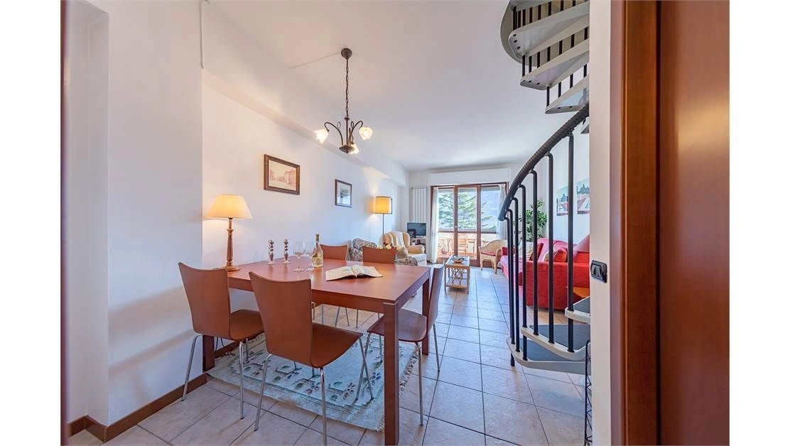 कोमो झील کے तट पर डुप्लेक्स