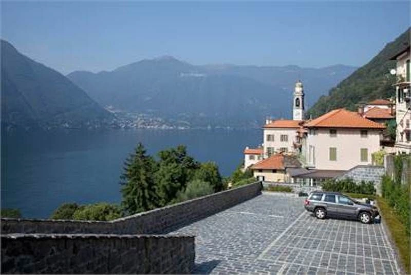 Luxury apartment on Lake Como