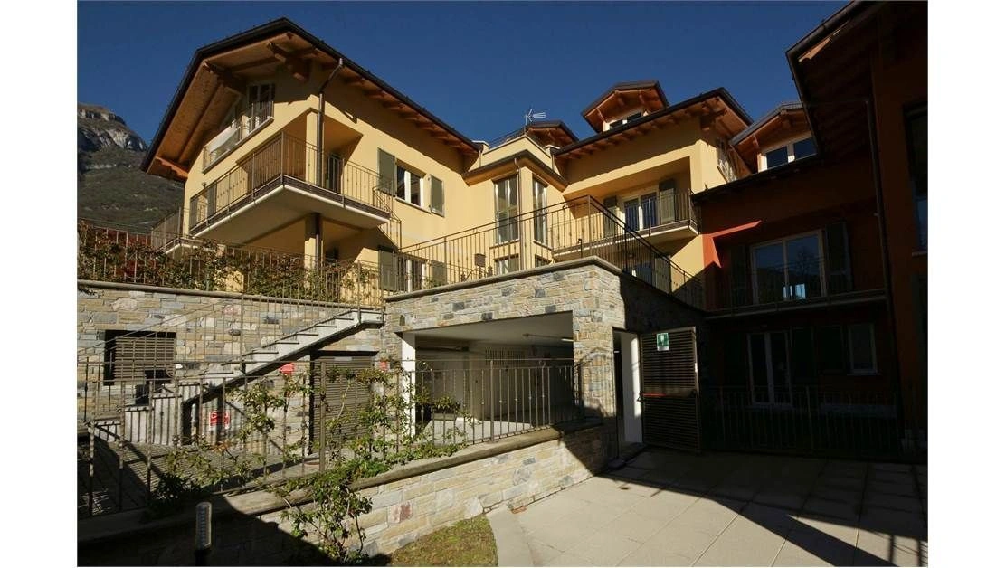 شقة مطلة على بحيرة كومو