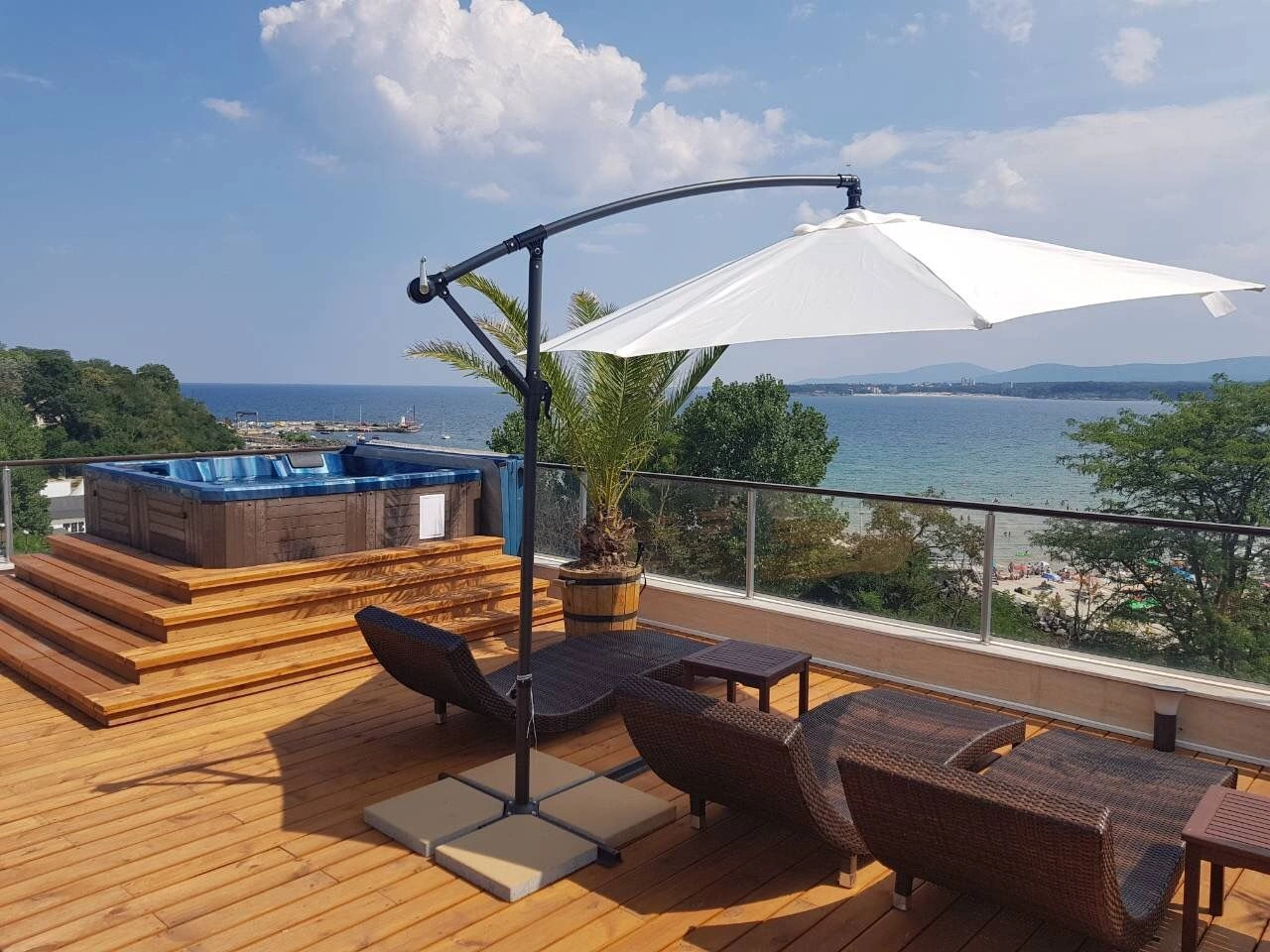 View apartment on the first line by the sea in Primorsko, Bulgaria