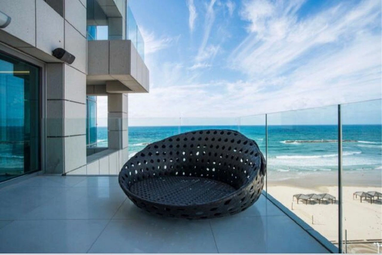 شقة مطلة في تل أبيب مع شرفة واسعة، إسرائيل