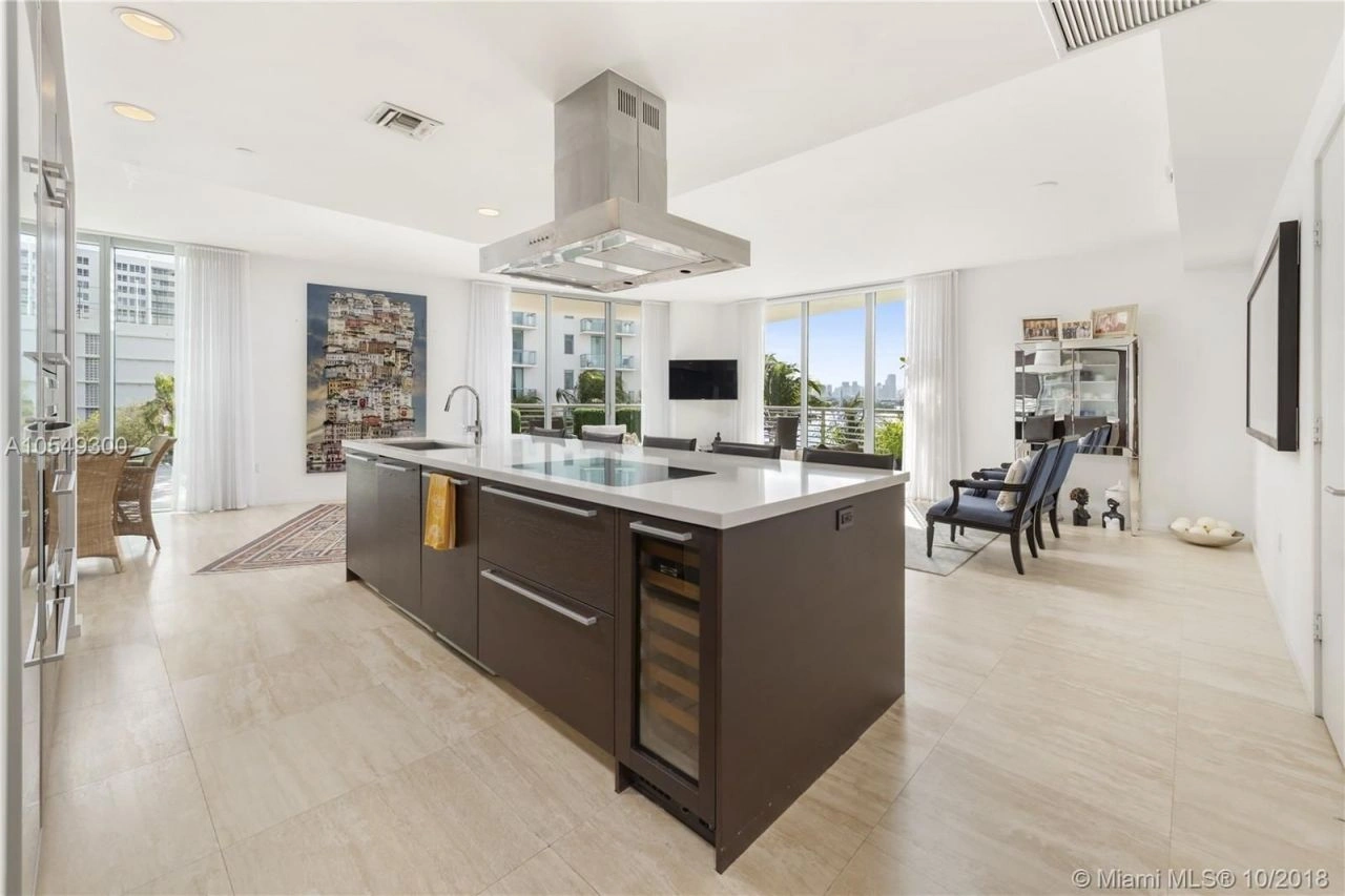 मियामी, यूएसए के एक प्रतिष्ठित इलाके में सुविचारित लेआउट वाला अपार्टमेंट