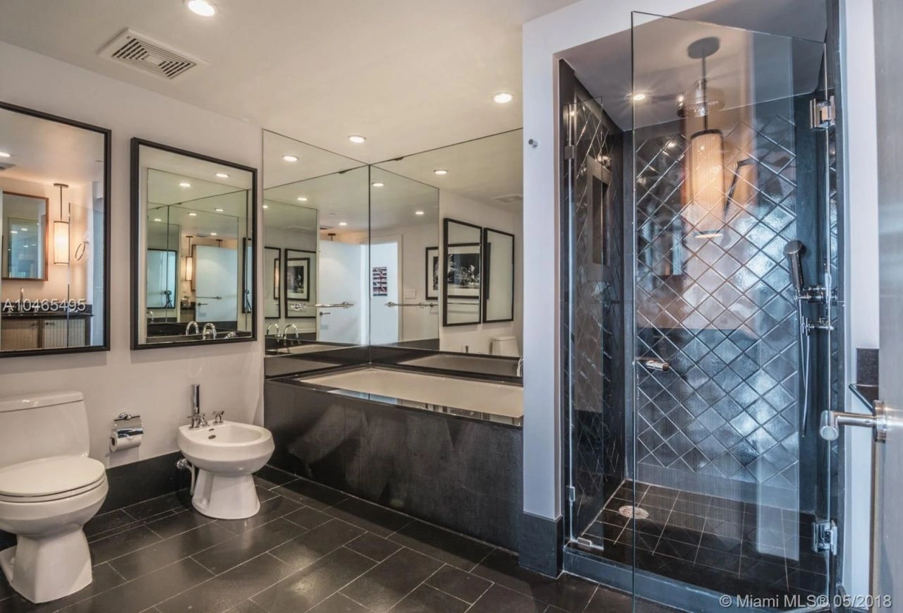 View apartment on 38th floor in Miami, USA