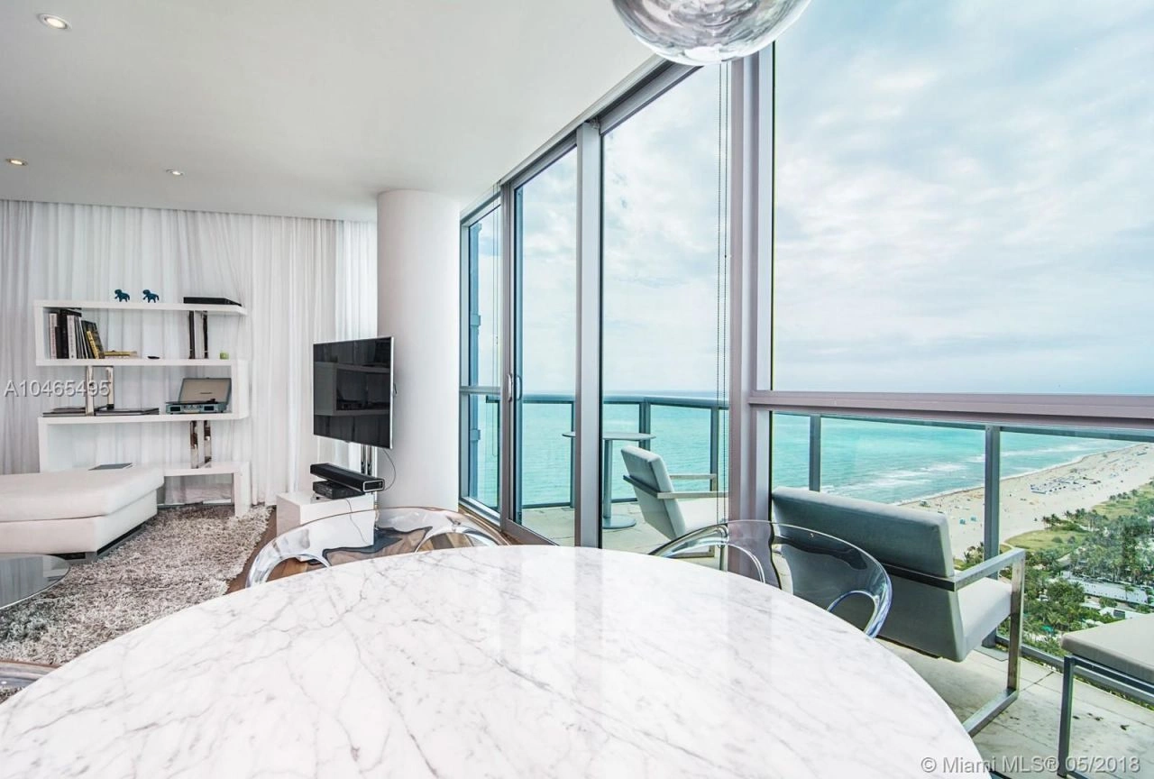 View apartment on 38th floor in Miami, USA