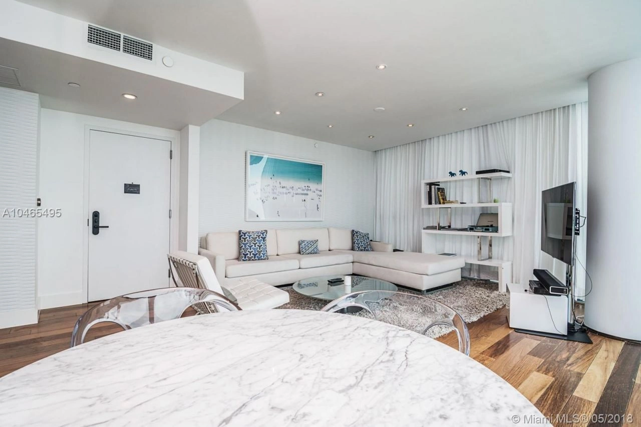 View apartment on 38th floor in Miami, USA