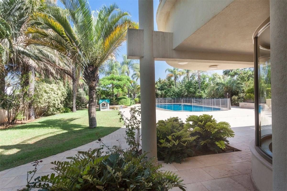 فيلا في تل أبيب مع بستان برتقال خاص وملعب تنس، إسرائيل