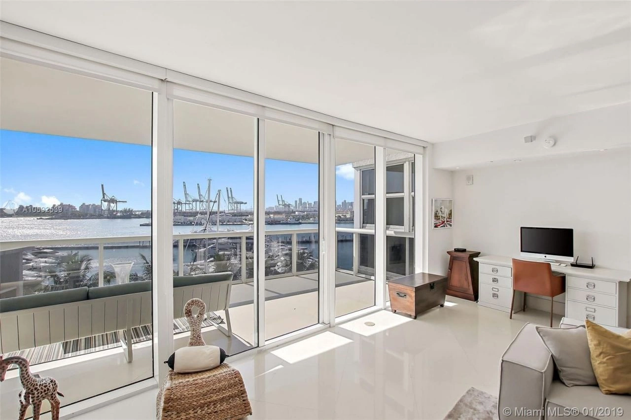 Роскошная квартира 3+1 в комплексе Майами, США