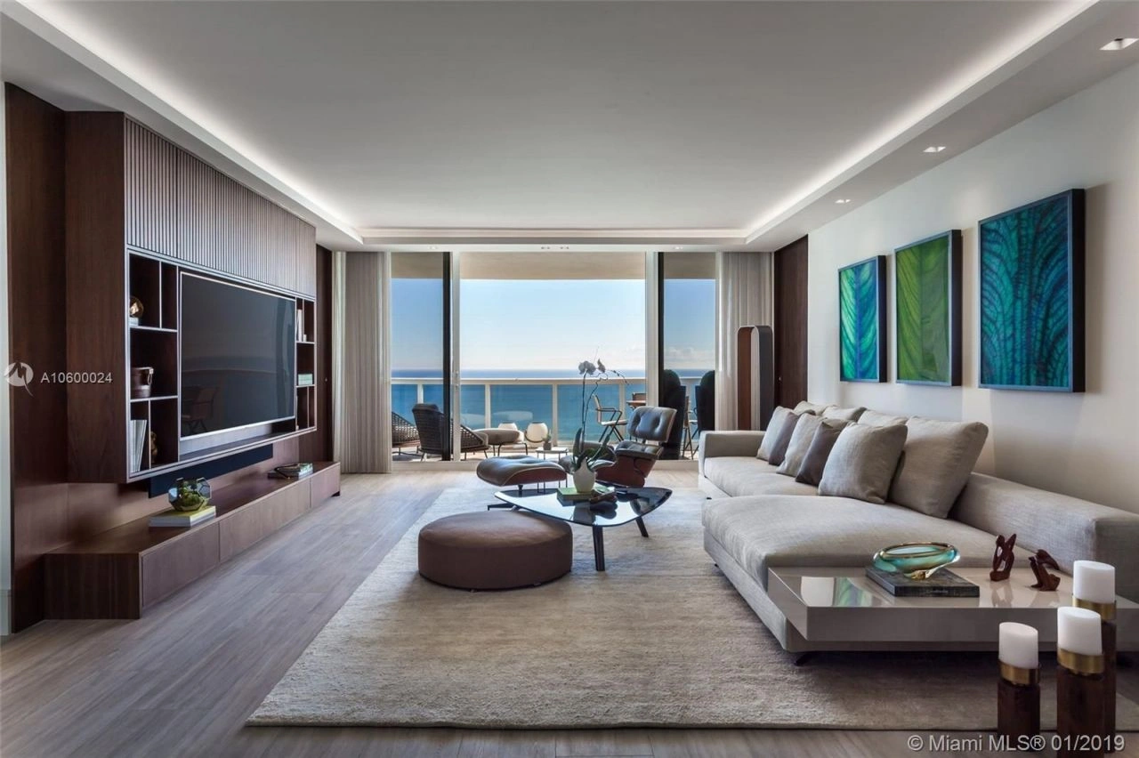 View apartment by the sea with three bedrooms in Miami, USA