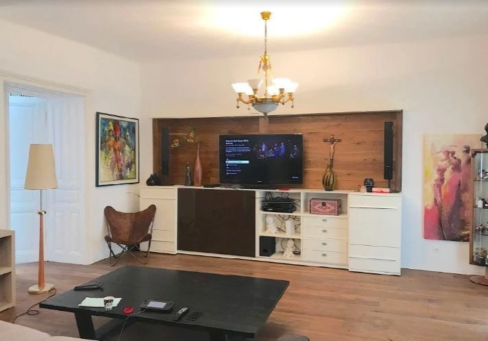 Apartment with a spacious balcony in center of Vienna